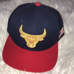 Mitchell & Ness gold brim fitted
